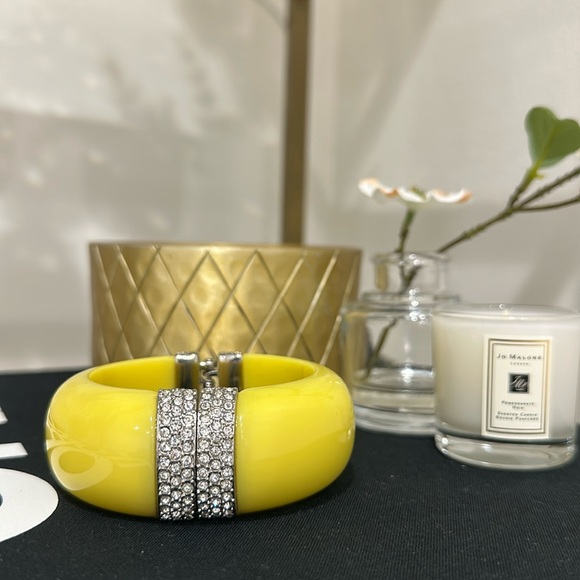 Cache Yellow bangle - Picture 1 of 8